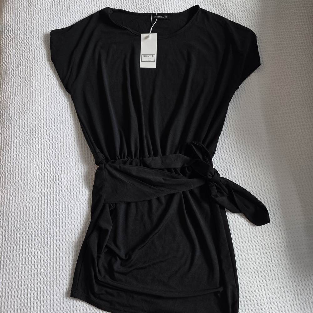 Elegant Black Mini Dress with Tie Waist